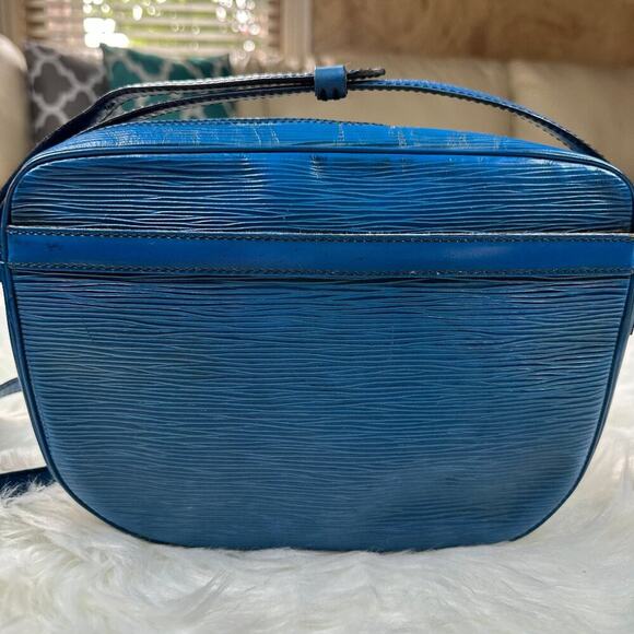 Authentic Louis Vuitton Epi Jeune Fille Leather Crossbody Shoulder Bag - Picture 4 of 15